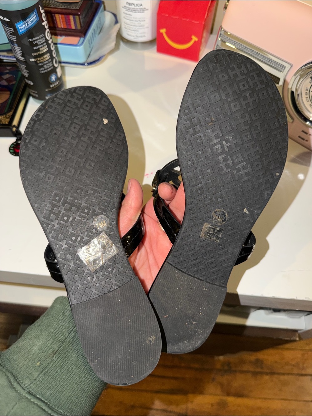 Black Logo Medallion Thong Sandals - Women Tory and Burch - Picture 4 of 7